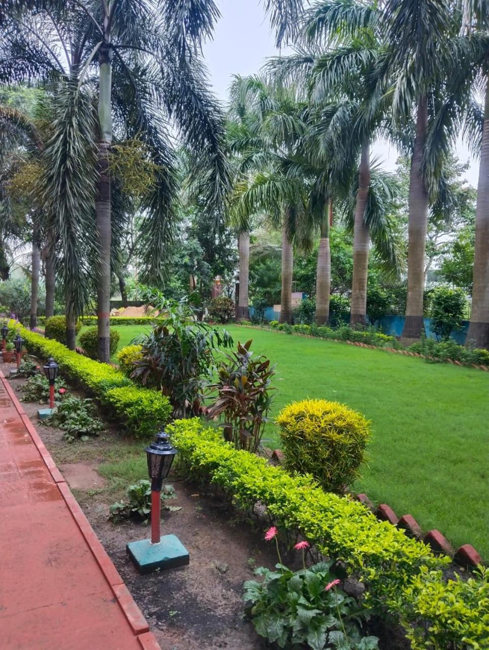 Whispering Woods Inn Bolpur Exterior foto