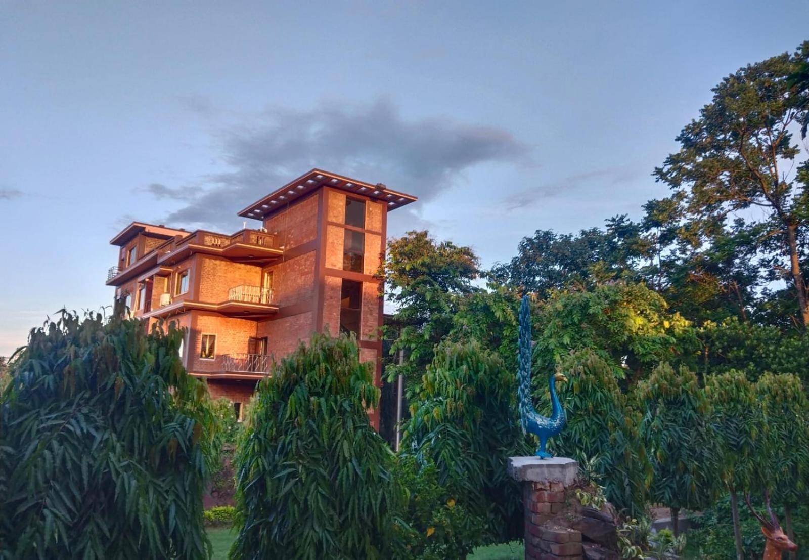 Whispering Woods Inn Bolpur Exterior foto