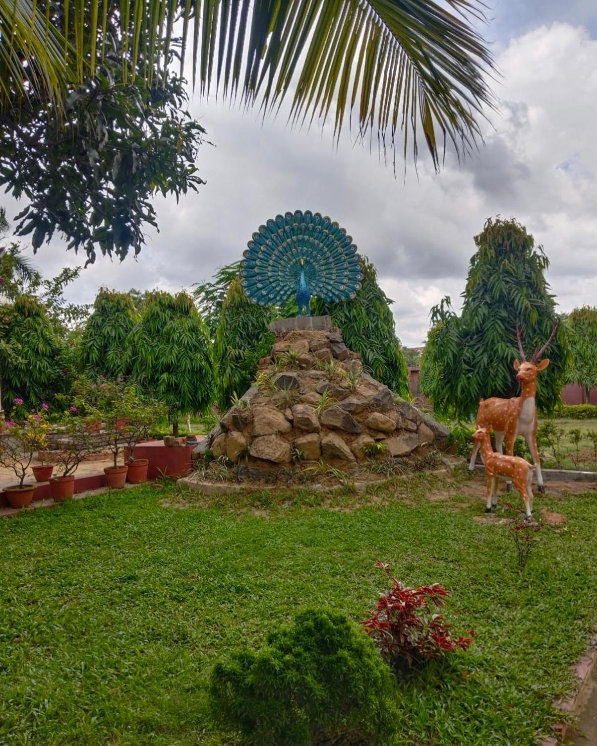 Whispering Woods Inn Bolpur Exterior foto